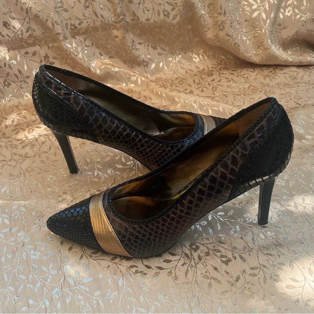 Carlos Santana Size 7.5 Black with Gold Stilettos - Picture 9 of 10
